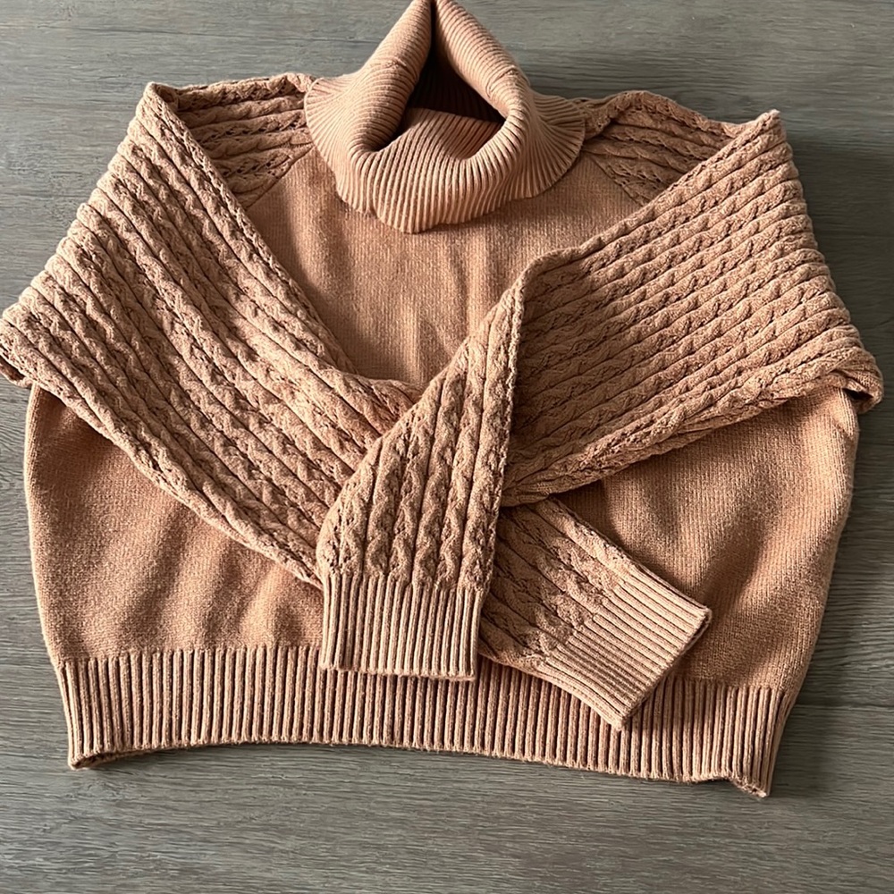 BB Dakota by Steve Madden cropped sweater